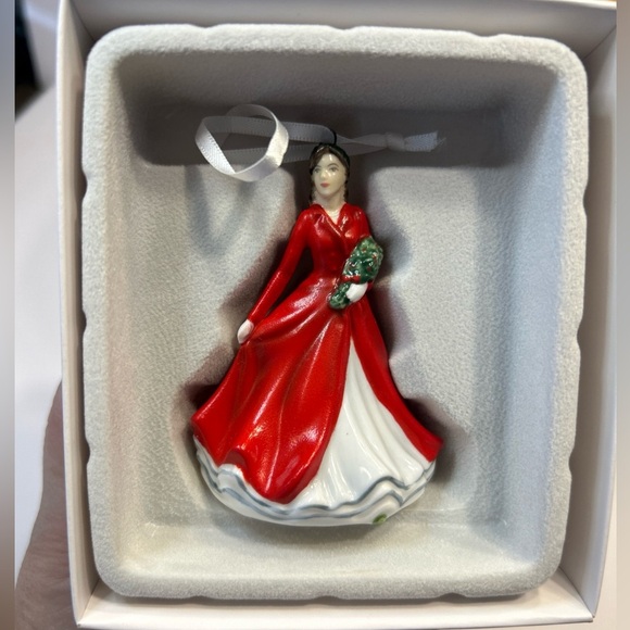 NIB Royal Doulton "DECK THE HALLS" Christmas Ornament~Bone China~Hand Painted - Picture 3 of 6